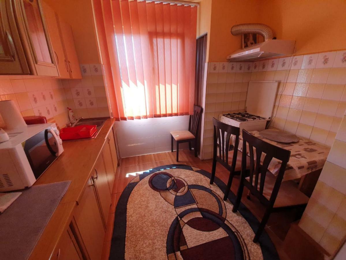 Apartament Apartament Denis Orszowa Zewnętrze zdjęcie